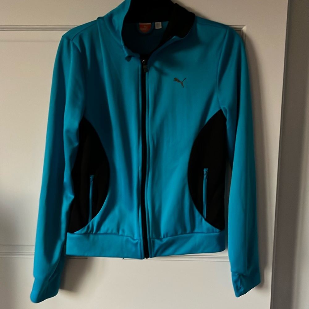 Puma women’s light weight warmup jacket. Size medium. Blue.